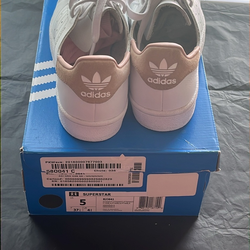 Adidas superstar sneakers women size 5us in excellent condition - Picture 4 of 6